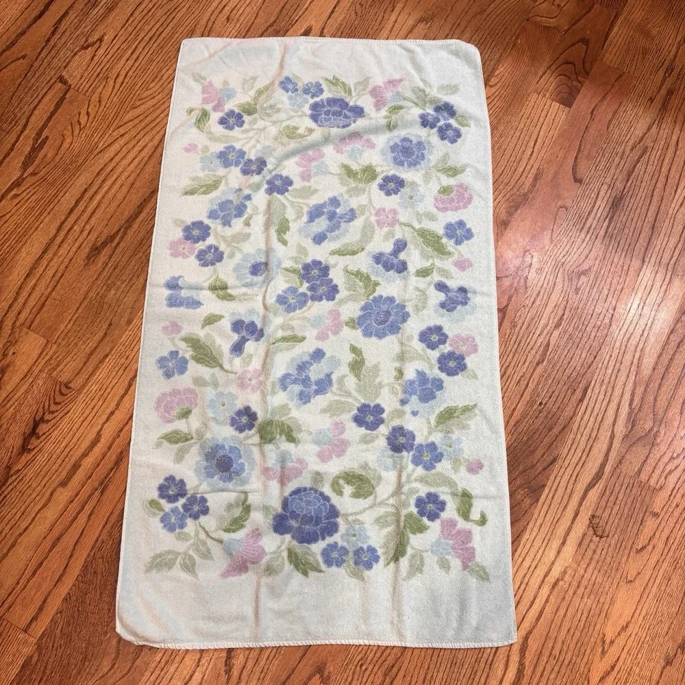 Utica Fine Arts J.P. Stevens Floral Bath Towel Blue Pink Green 100% Cotton USA